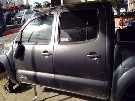 2015 TOYOTA TACOMA, GRAY, CREW CAB, 4.0L, AT. 4WD.  Z25243